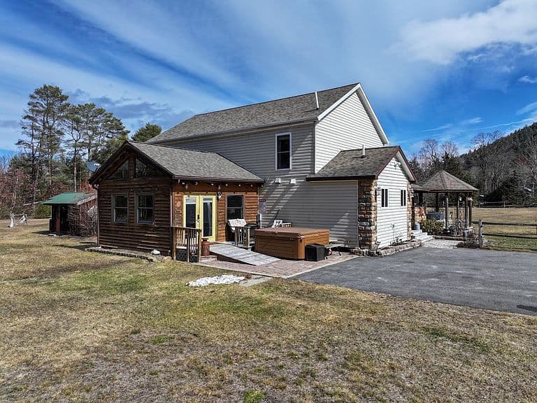 Listing photo 4
