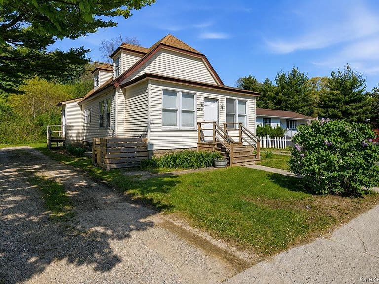 Listing photo 3