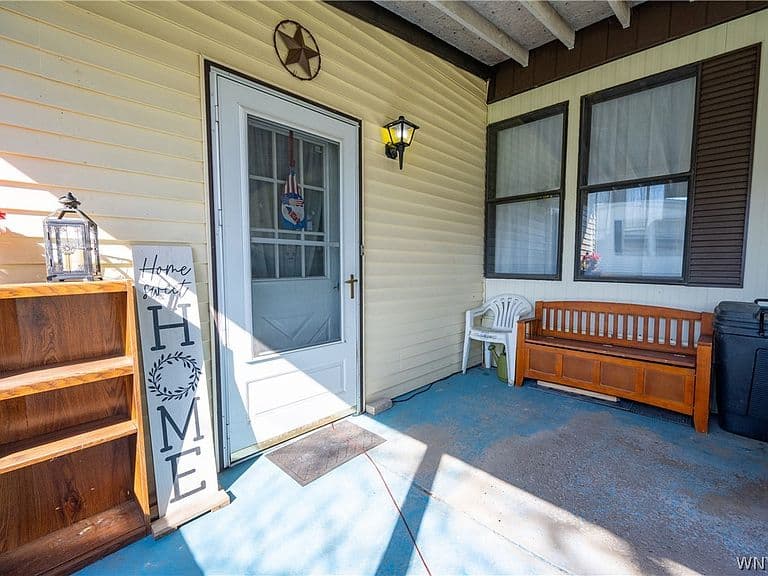 Listing photo 4