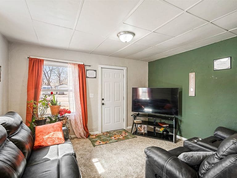 Listing photo 4