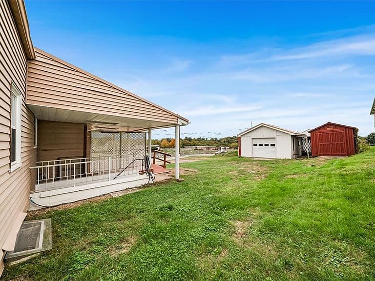 Listing photo 5