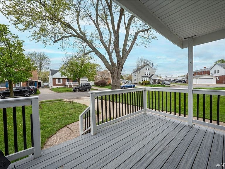 Listing photo 5