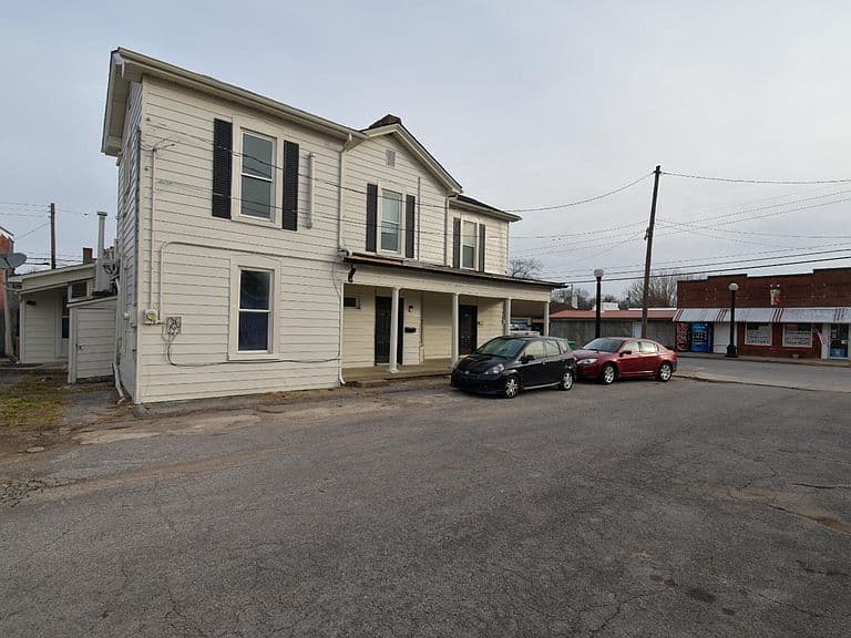 Listing photo 4