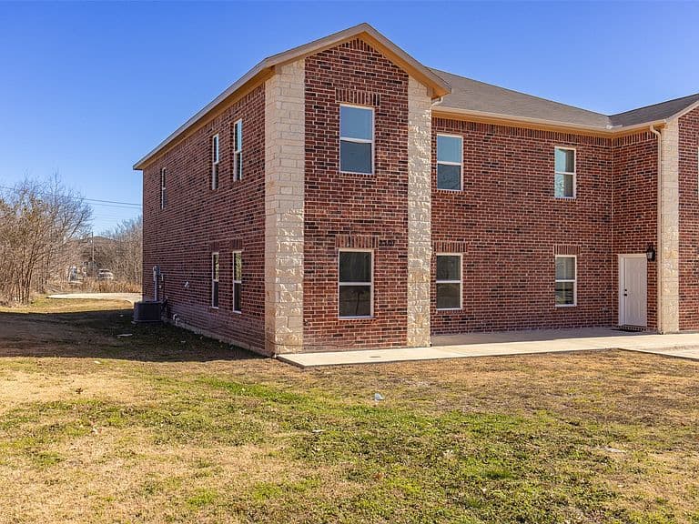 Listing photo 4