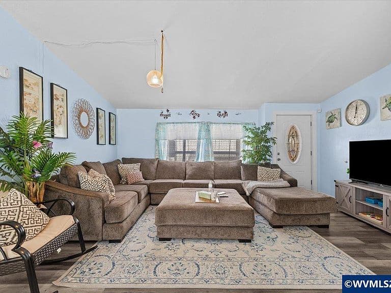 Listing photo 4