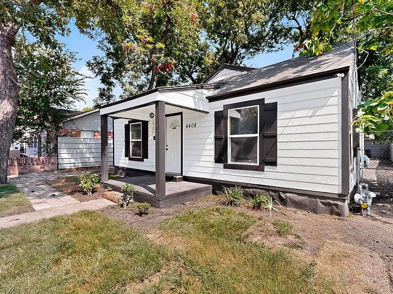 Listing photo 2