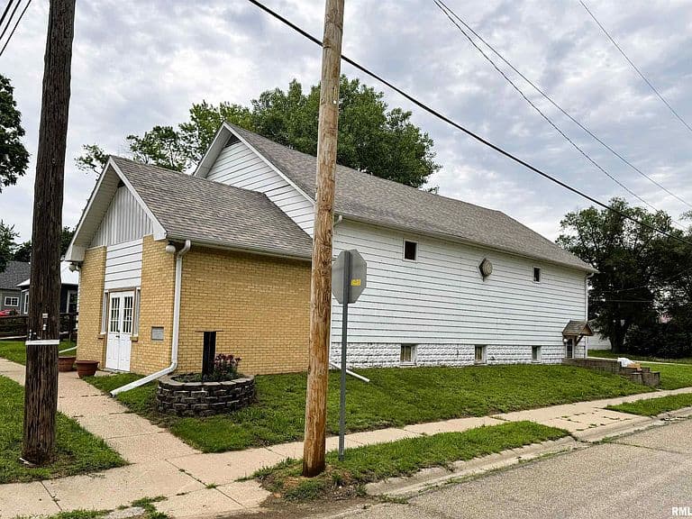 Listing photo 3