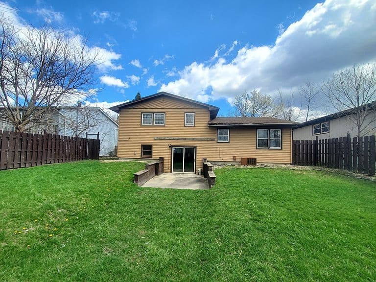 Listing photo 3