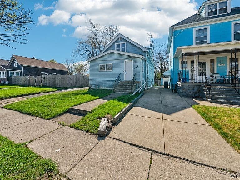 Listing photo 2