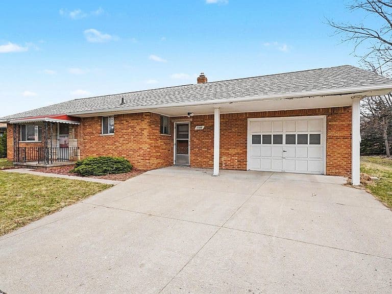 Listing photo 2