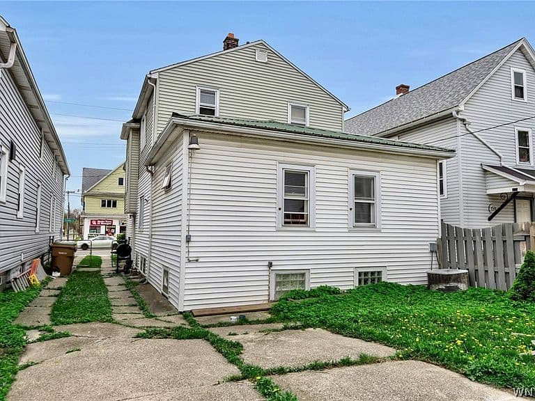 Listing photo 3