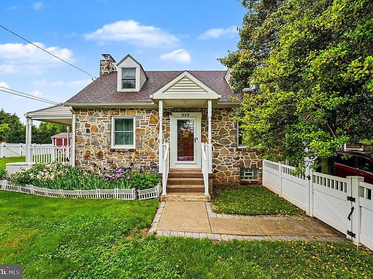 Listing photo 2