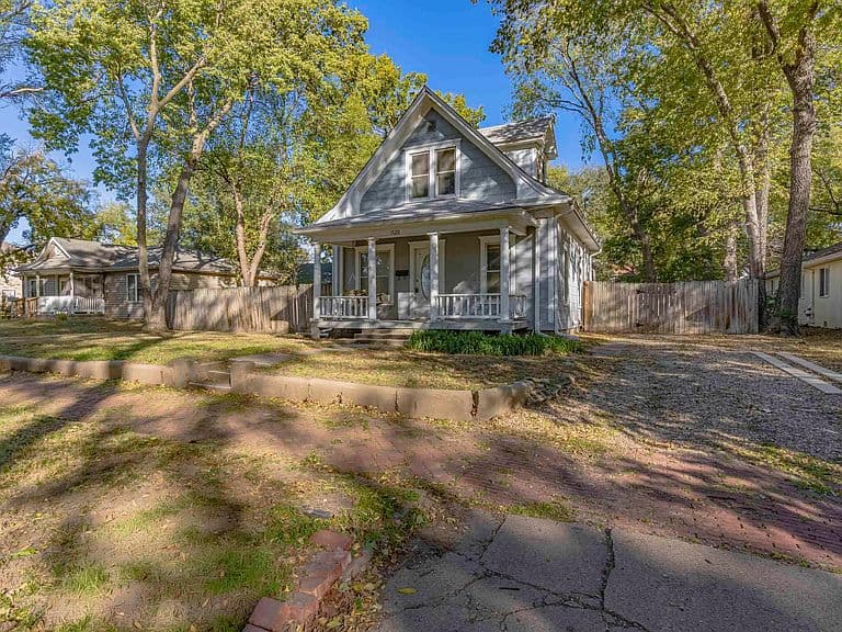 Listing photo 3