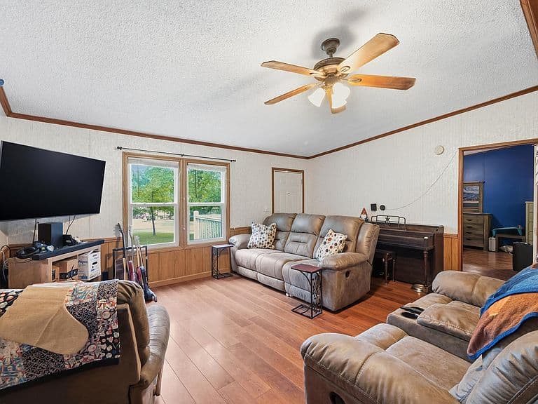 Listing photo 5