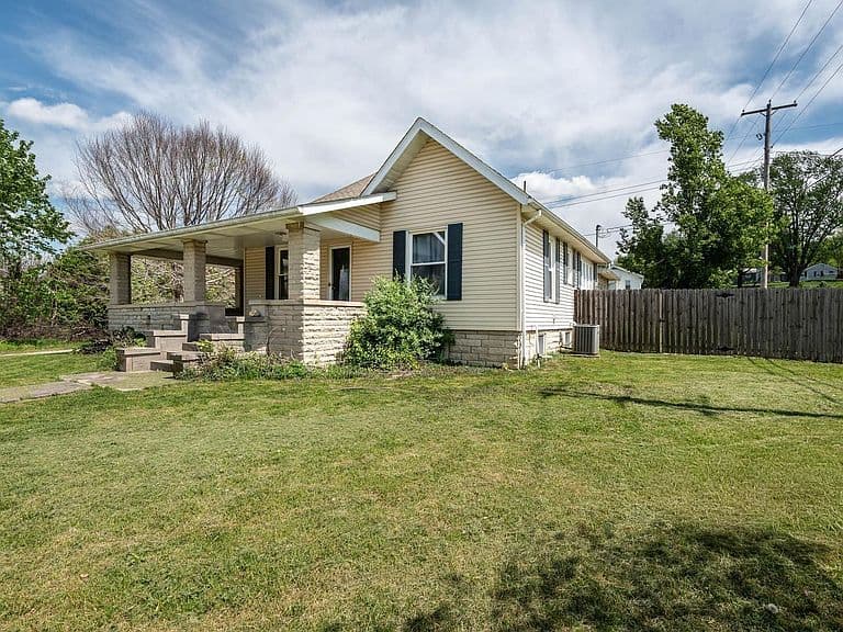 Listing photo 3