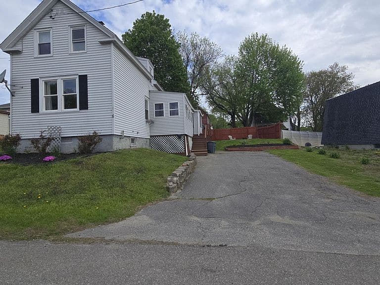 Listing photo 2