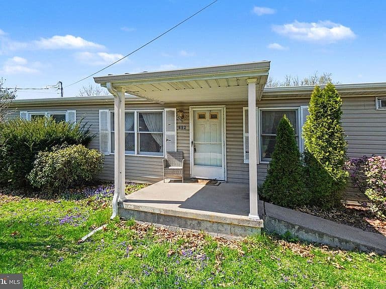 Listing photo 2