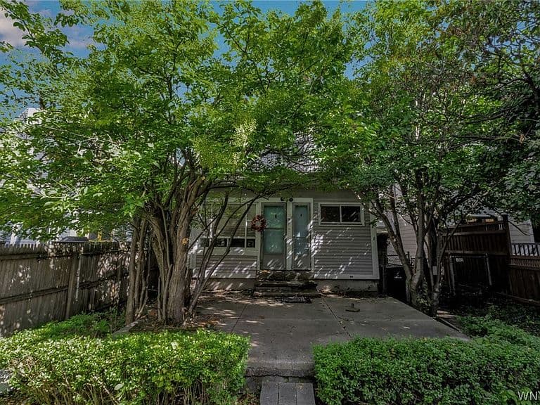 Listing photo 3