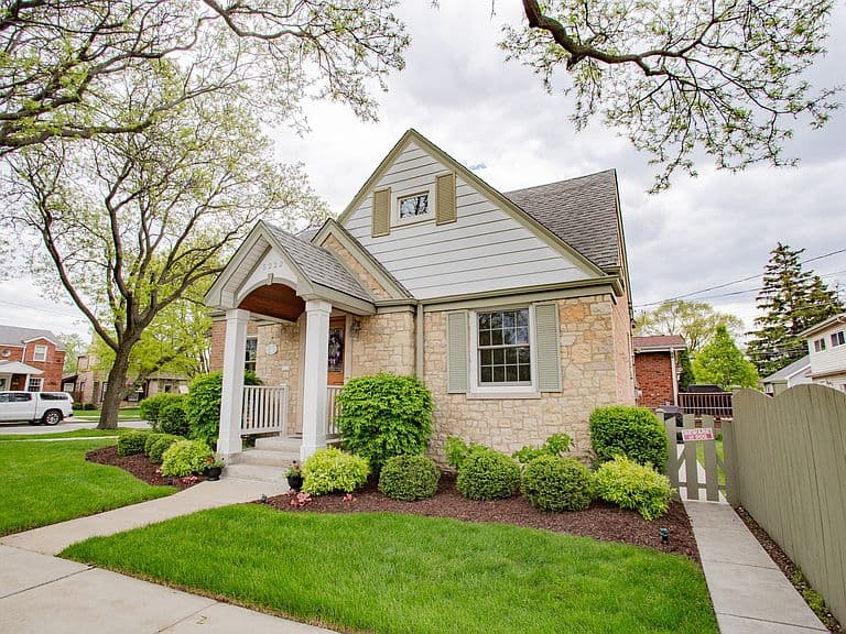Listing photo 2