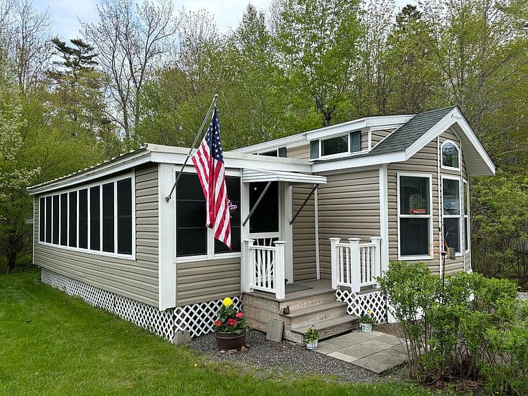 Listing photo 2