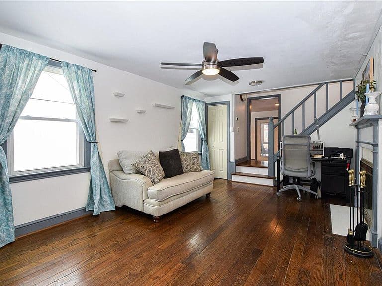 Listing photo 4