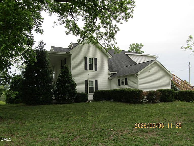 Listing photo 5