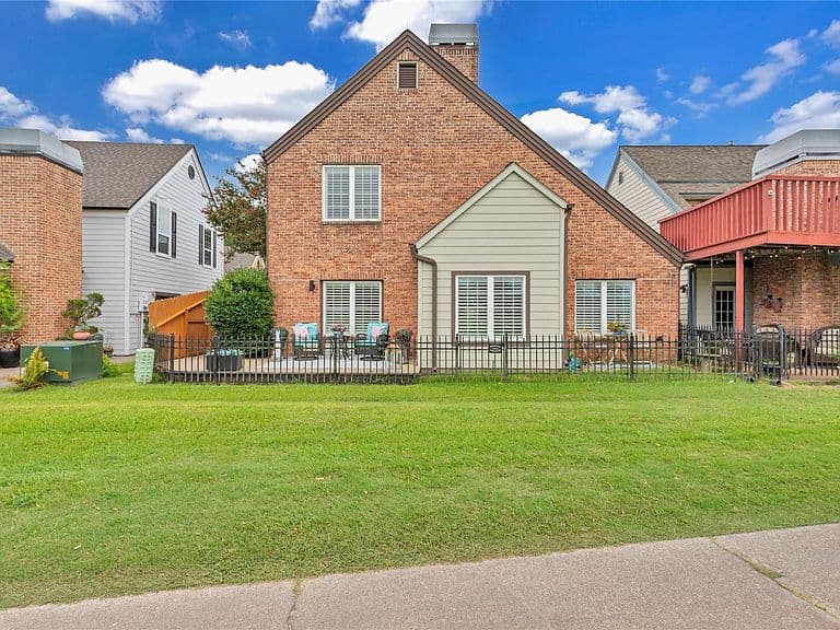 Listing photo 3