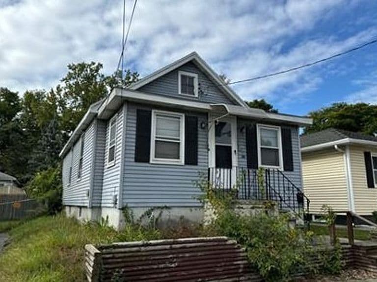 Listing photo 2
