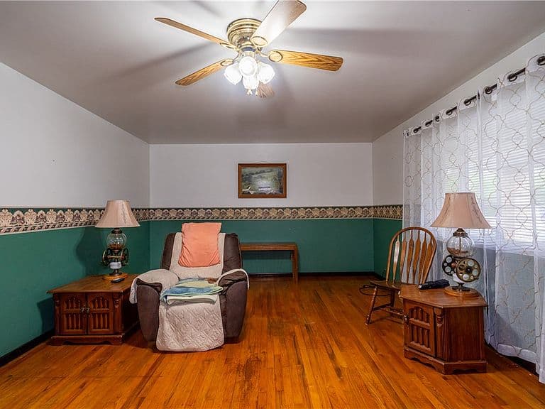 Listing photo 4