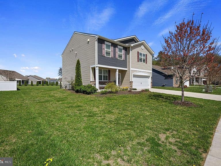 Listing photo 2