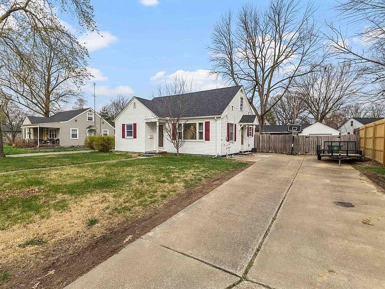 Listing photo 3
