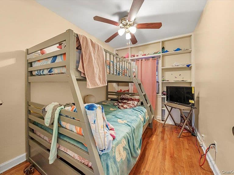 Listing photo 5