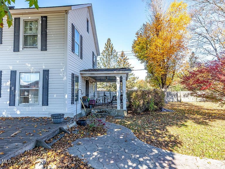Listing photo 3