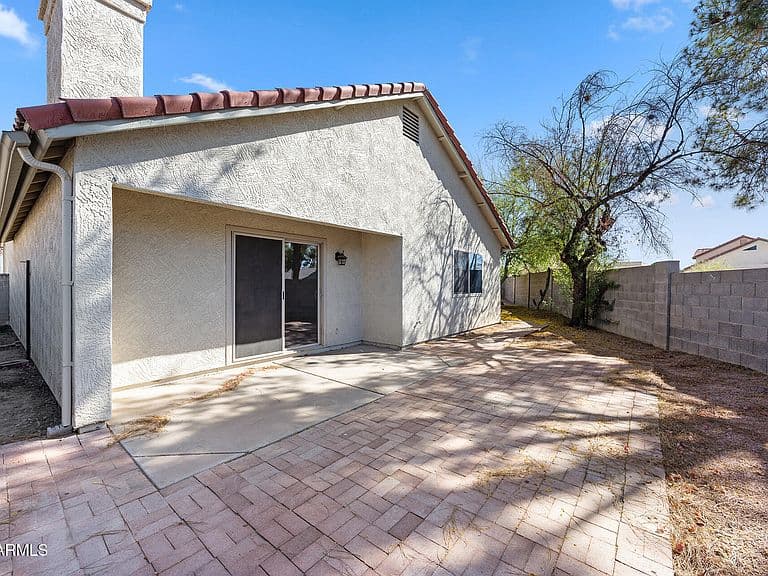 Listing photo 4