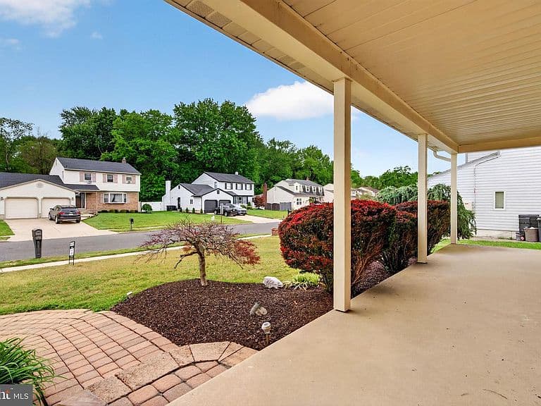 Listing photo 4