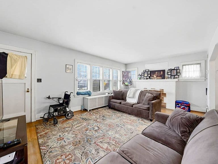 Listing photo 3