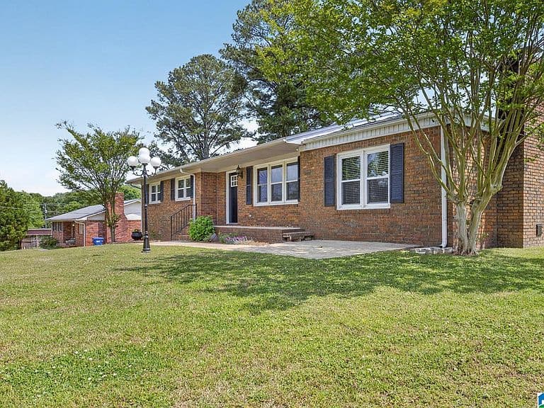Listing photo 3