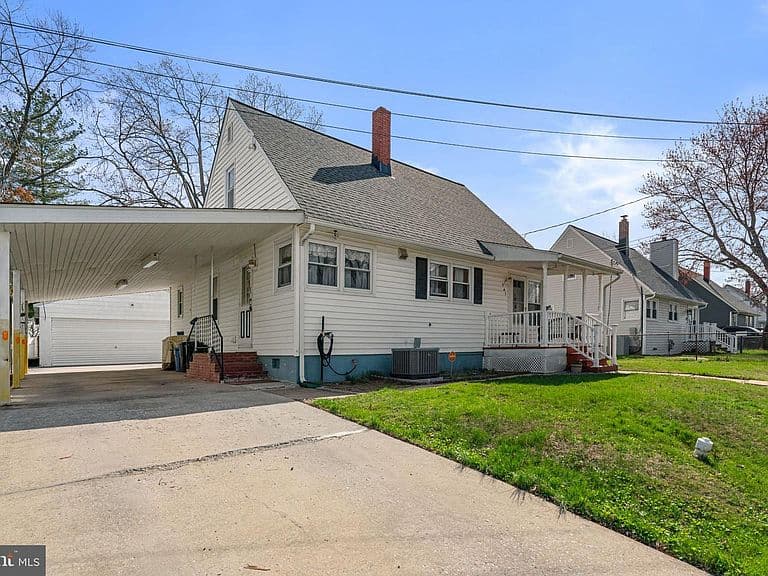 Listing photo 2