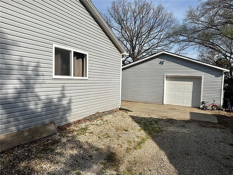 Listing photo 5
