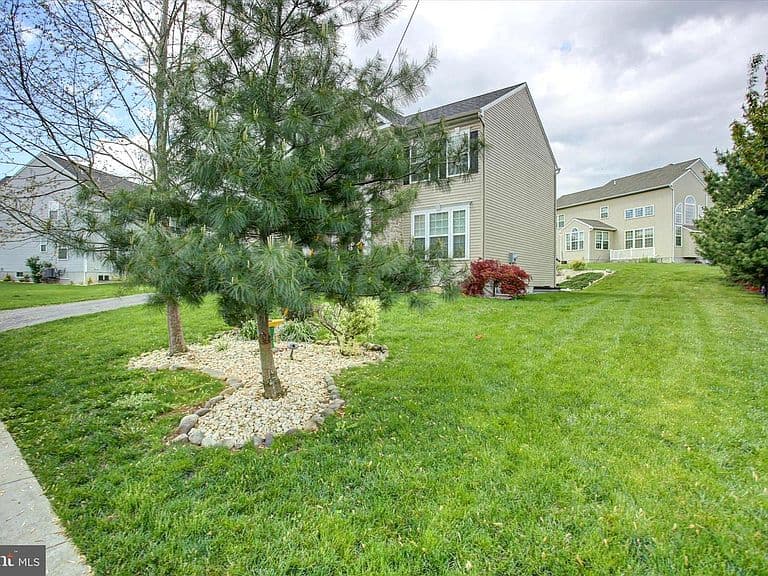 Listing photo 5