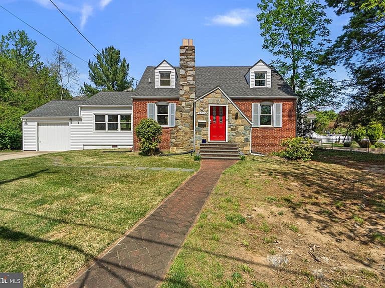 Listing photo 2
