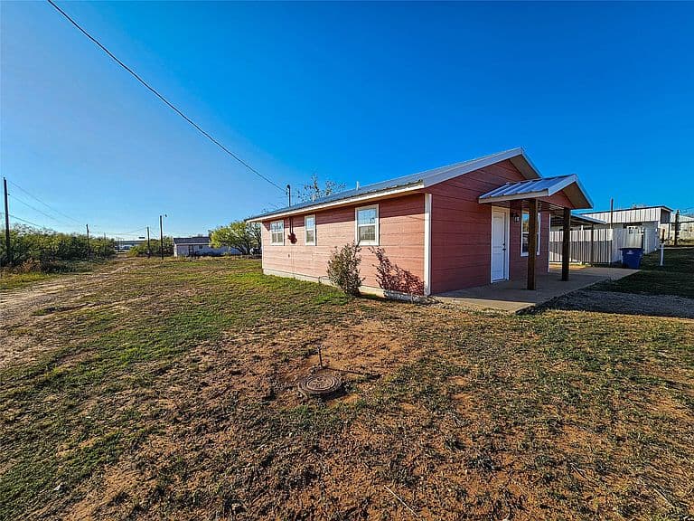 Listing photo 4