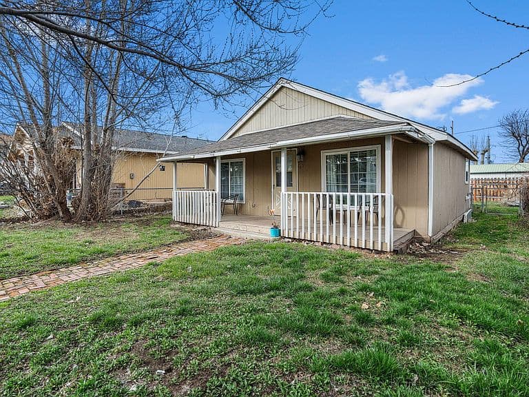 Listing photo 5