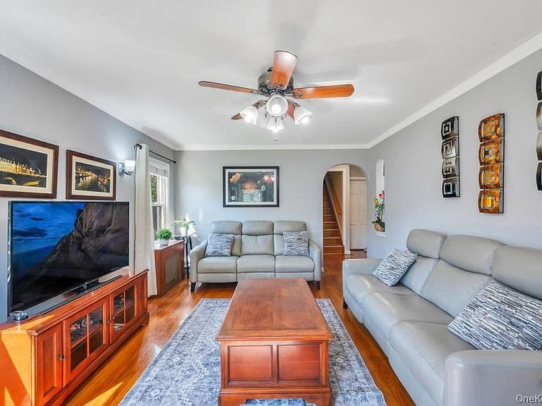 Listing photo 3