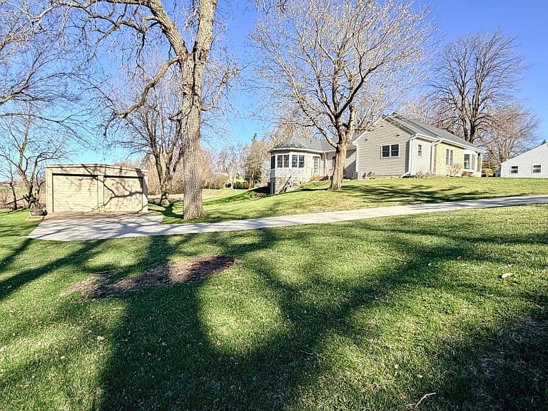 Listing photo 5