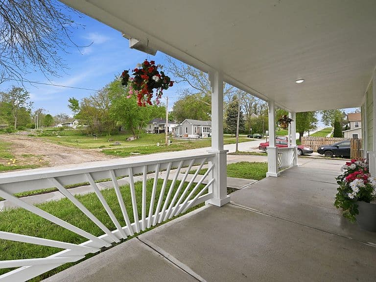 Listing photo 5