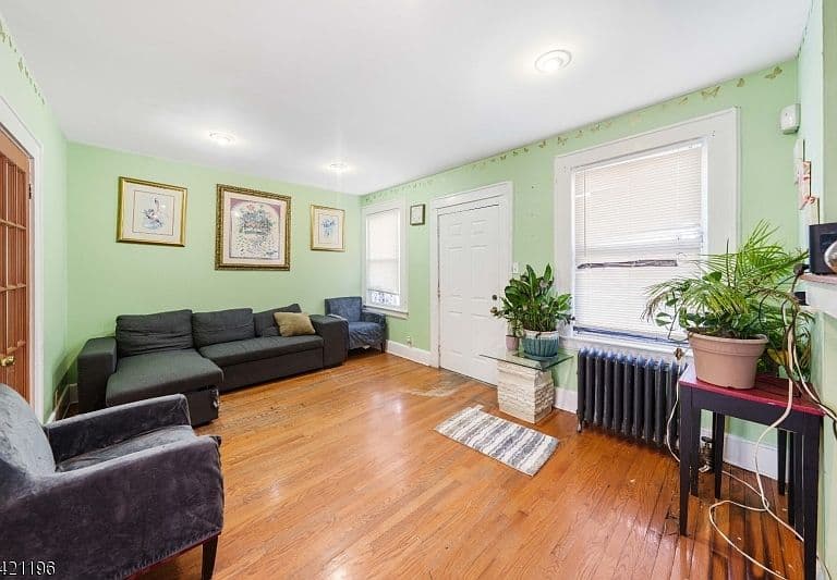 Listing photo 4