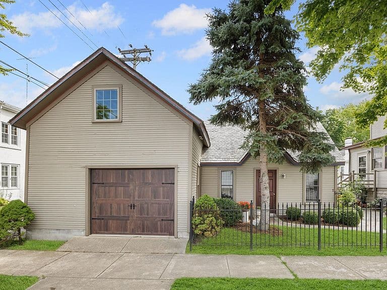 Listing photo 5