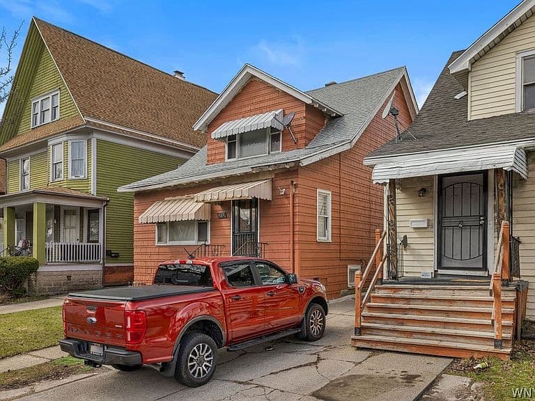 Listing photo 3