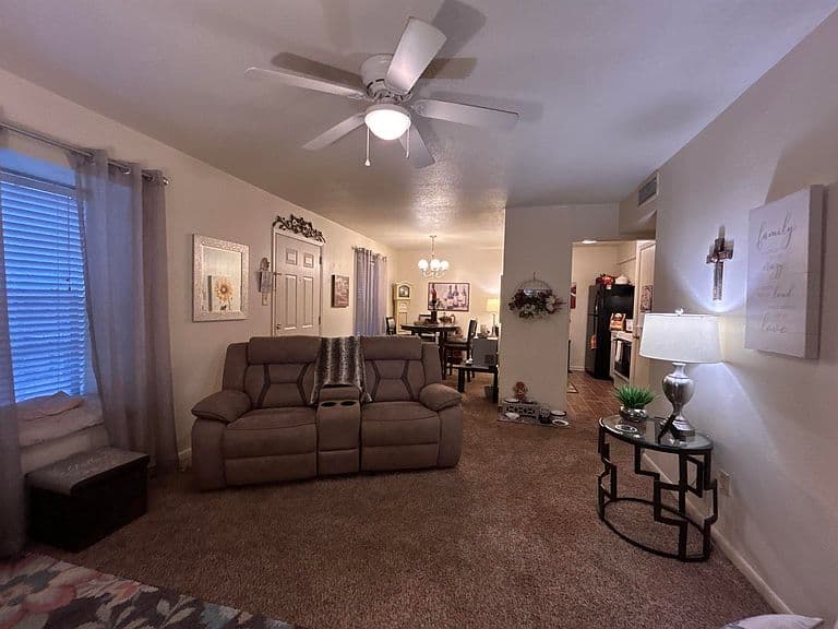 Listing photo 3